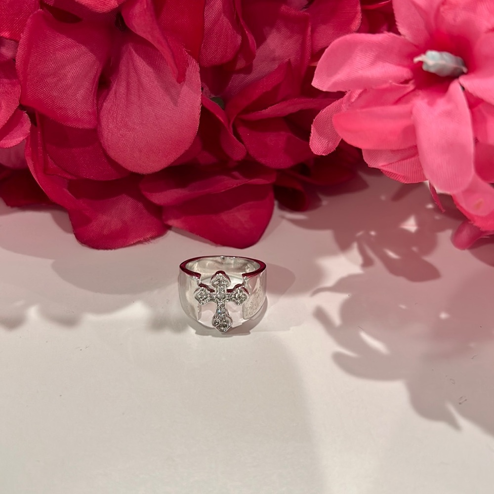 Size 4 Cross Ring